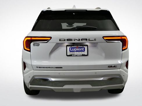 New 2027 GMC Terrain Denali w/ LPO, Floor Liner Package AWD/4WD image 4