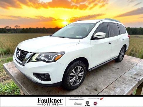 Used 2018 Nissan Pathfinder SV AWD/4WD image 1