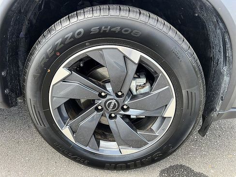 Certified 2025 Nissan Rogue SV FWD image 12