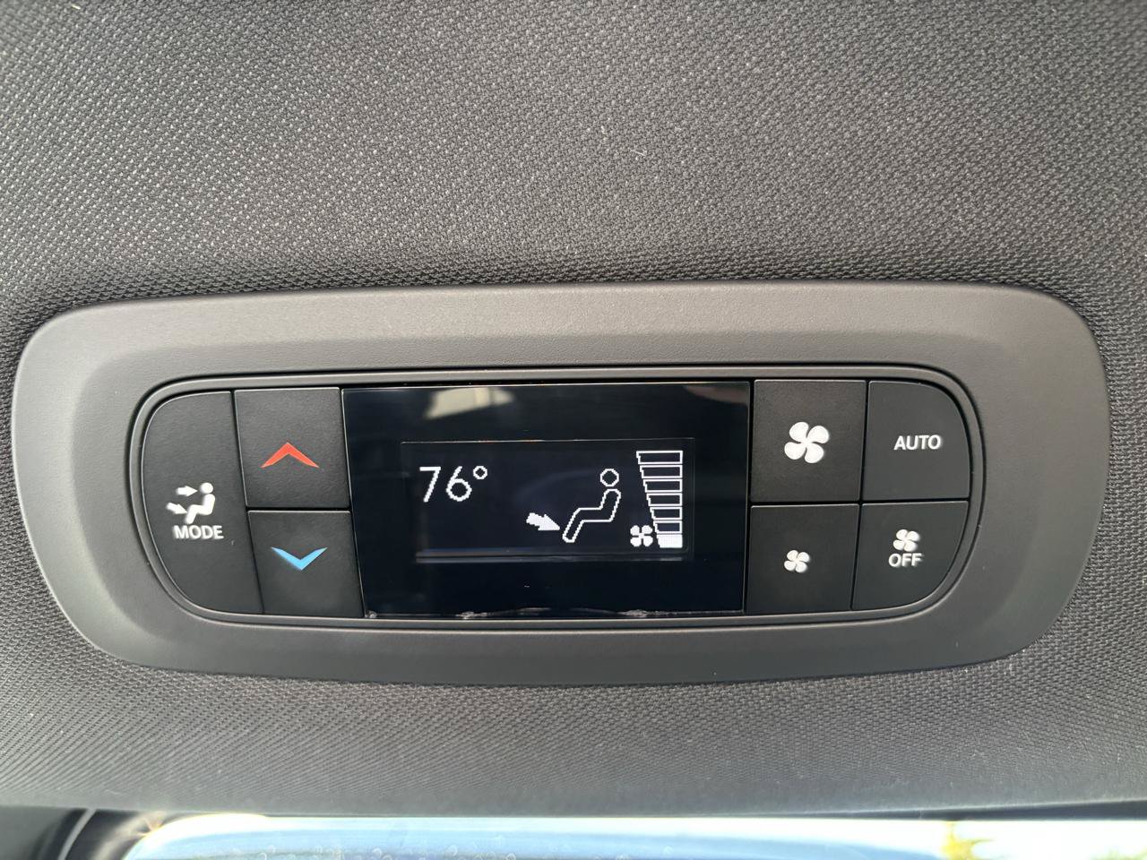 Used 2023 Chrysler Pacifica Touring-L w/ Uconnect Theater Family Group FWD image 36