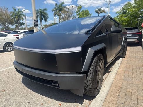 Used 2024 Tesla Cybertruck AWD Crew Cab image 2