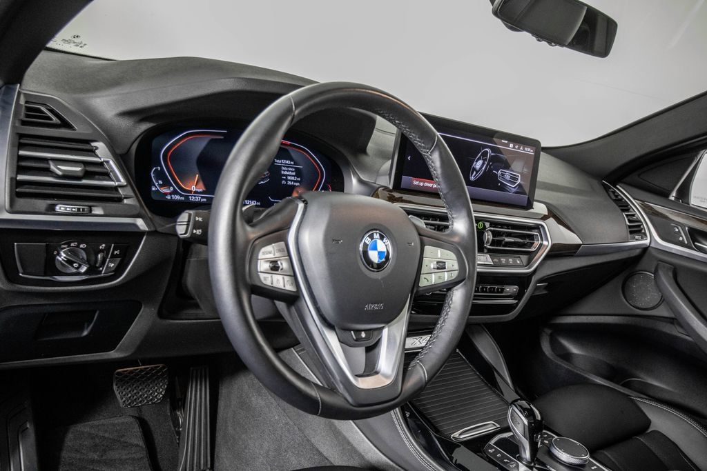 Used 2024 BMW X4 xDrive30i w/ Parking Assistance Package AWD/4WD image 18