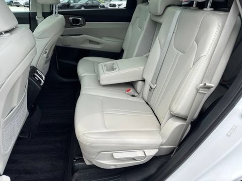 Used 2023 Kia Sorento S w/ Panoramic Sunroof Package AWD/4WD image 6
