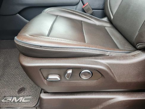 Used 2024 GMC Yukon XL Denali AWD/4WD image 8
