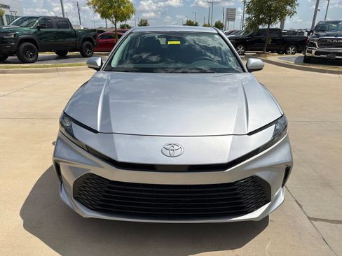 Used 2025 Toyota Camry LE FWD image 8