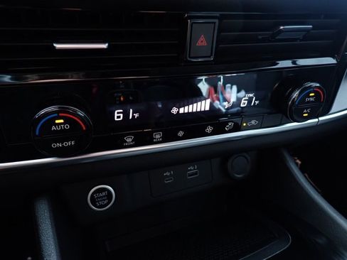 Used 2022 Nissan Rogue SV AWD/4WD image 19
