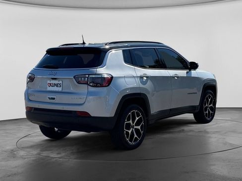 Used 2025 Jeep Compass Limited AWD/4WD image 10