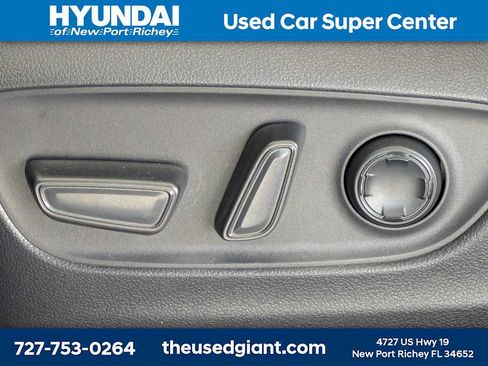 Used 2022 Toyota Venza Limited AWD/4WD image 25