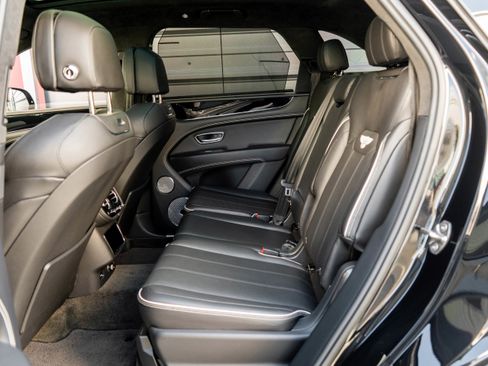 Used 2022 Bentley Bentayga image 33
