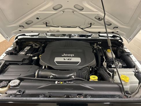 Used 2018 Jeep Wrangler Sport w/ Quick Order Package 24W image 14