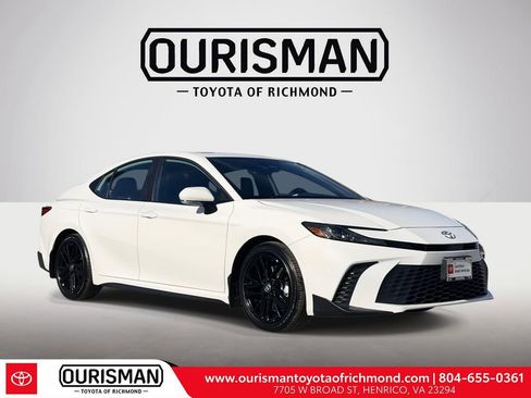 Used 2025 Toyota Camry SE image 1