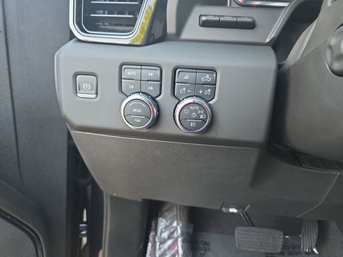 Used 2024 GMC Sierra 1500 AT4 w/ Technology Package AWD/4WD image 28