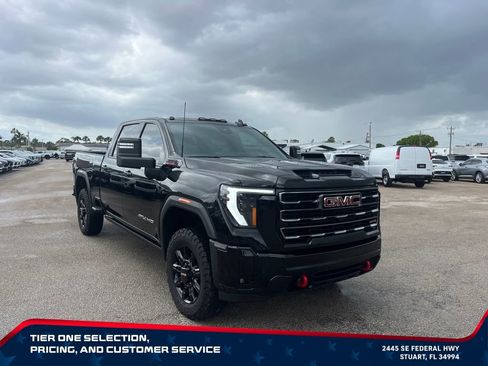 Used 2025 GMC Sierra 2500 AT4 w/ AT4 Premium Plus Package AWD/4WD image 3