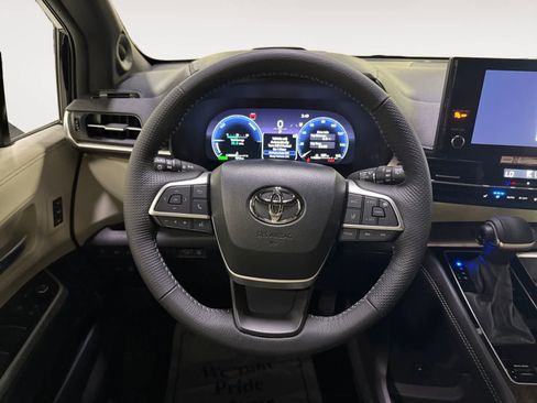 New 2025 Toyota Sienna Platinum image 13