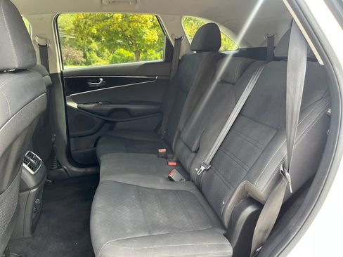 Used 2019 Kia Sorento LX image 21