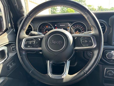 Used 2022 Jeep Wrangler Unlimited Sahara AWD/4WD image 17