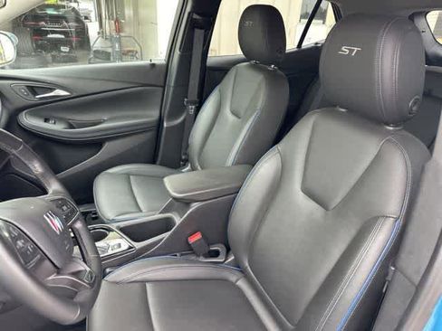 Used 2025 Buick Encore GX Sport Touring w/ Comfort Package FWD image 3