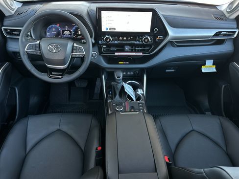 New 2026 Toyota Highlander Limited AWD/4WD image 9