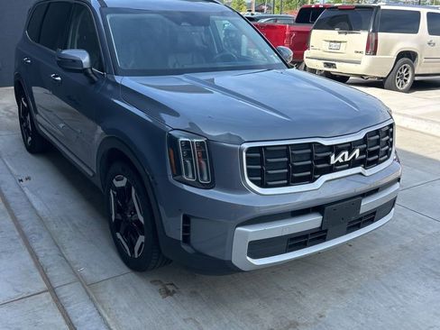 Used 2025 Kia Telluride S image 3