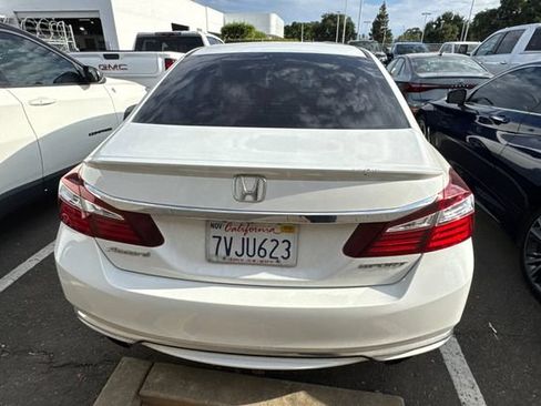 Used 2017 Honda Accord Sport image 5