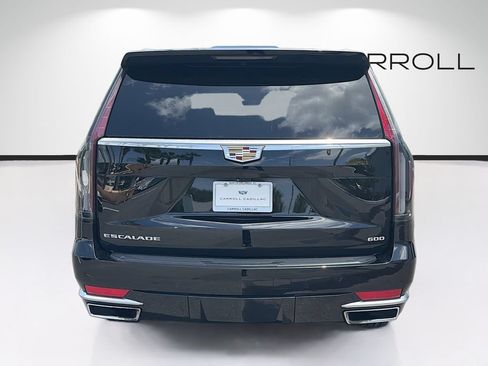 Used 2024 Cadillac Escalade Premium Luxury AWD/4WD image 4