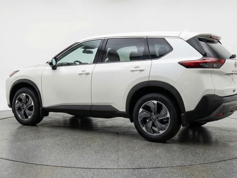 Used 2025 Nissan Rogue SV FWD image 6