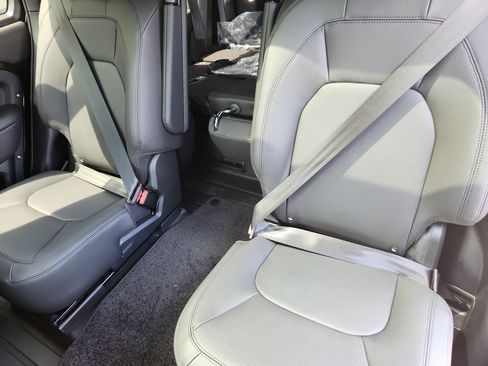 Used 2025 Land Rover Defender 130 S image 23