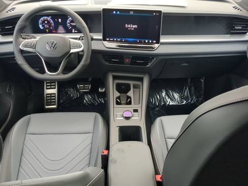 New 2025 Volkswagen Tiguan SE R-Line FWD image 13