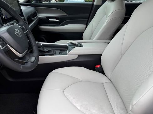 Used 2026 Toyota Grand Highlander AWD image 11