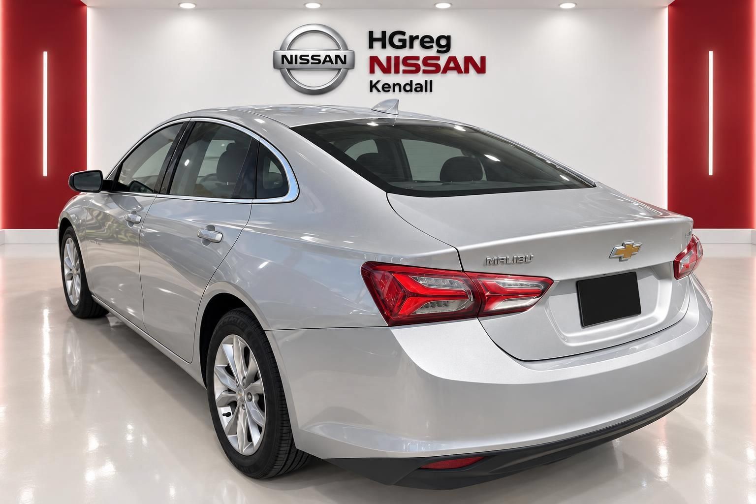 Used 2019 Chevrolet Malibu LT FWD image 2