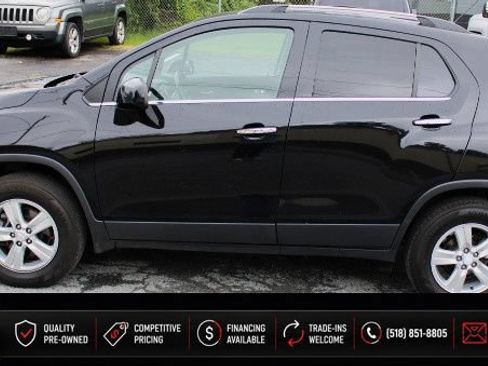 Used 2019 Chevrolet Trax LT w/ LT Convenience Package AWD/4WD image 9