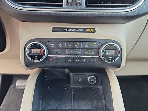 Used 2020 Ford Escape Titanium AWD/4WD image 27