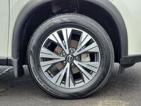 Certified 2023 Nissan Rogue SV AWD/4WD image 5
