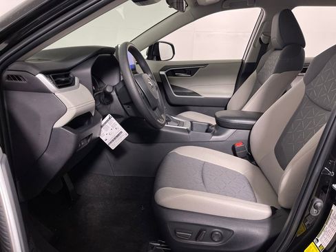 New 2025 Toyota RAV4 XLE image 12