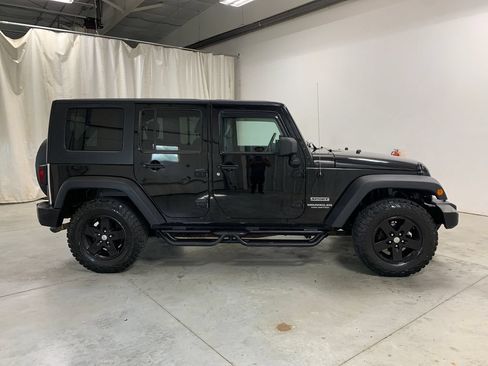 Used 2010 Jeep Wrangler Unlimited Sport AWD/4WD image 11