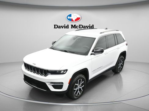 Used 2023 Jeep Grand Cherokee Limited w/ Luxury Tech Group II AWD/4WD image 39