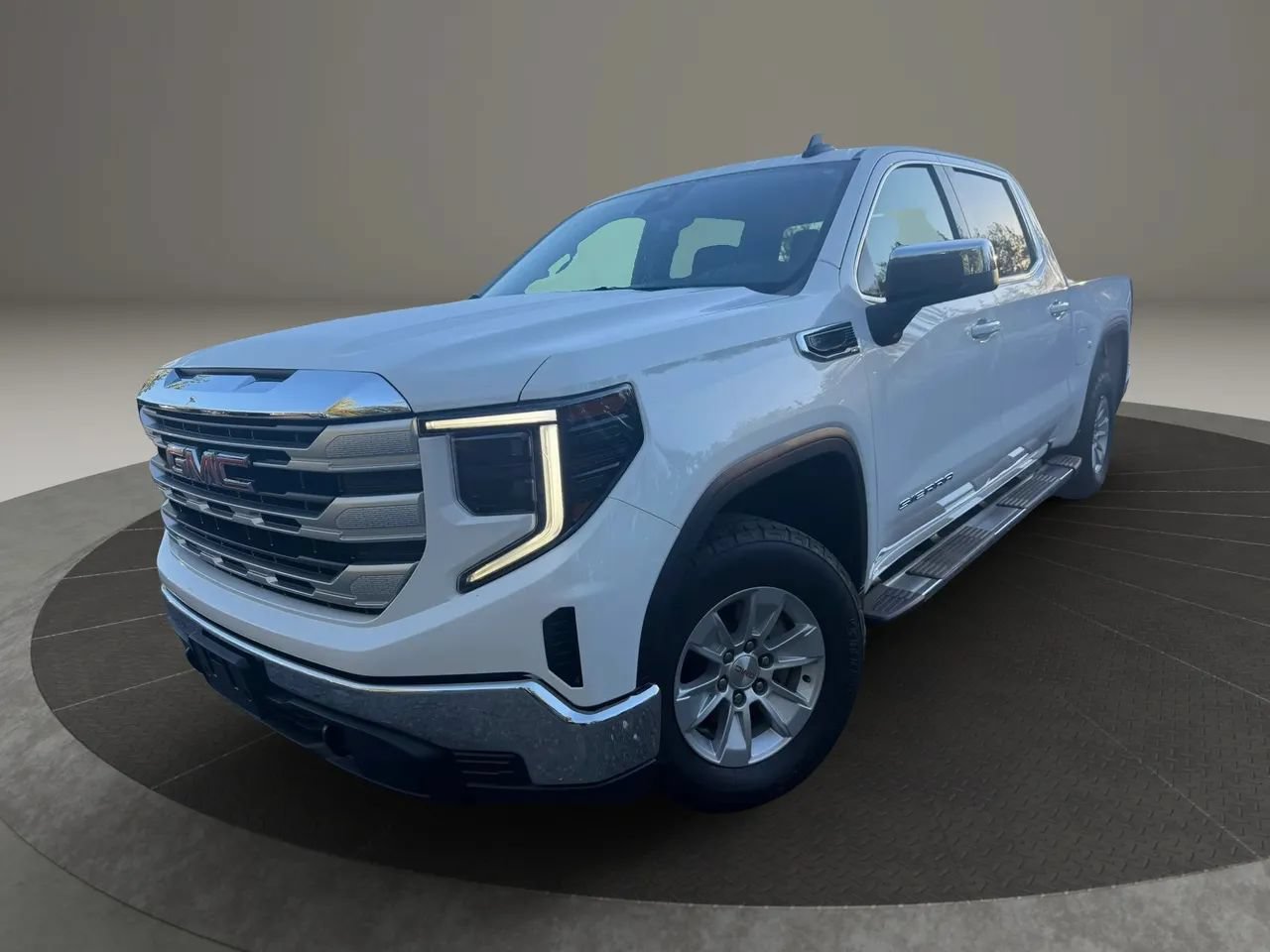 Used 2023 GMC Sierra 1500 SLE w/ Enhanced Capability Package AWD/4WD image 1