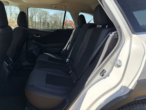 Used 2025 Subaru Outback Premium AWD/4WD image 32