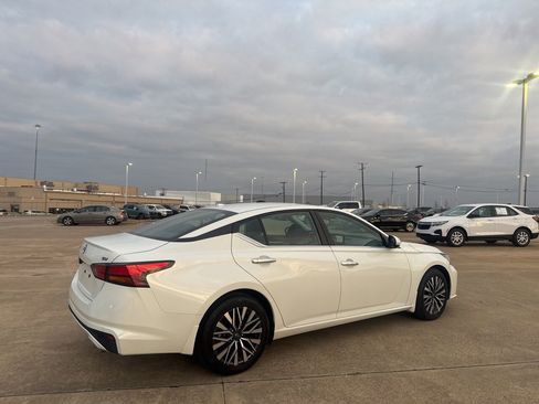 Used 2023 Nissan Altima 2.5 SV w/ SV Premium Package image 25