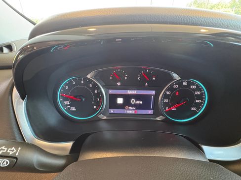 Used 2021 Chevrolet Traverse RS FWD image 14