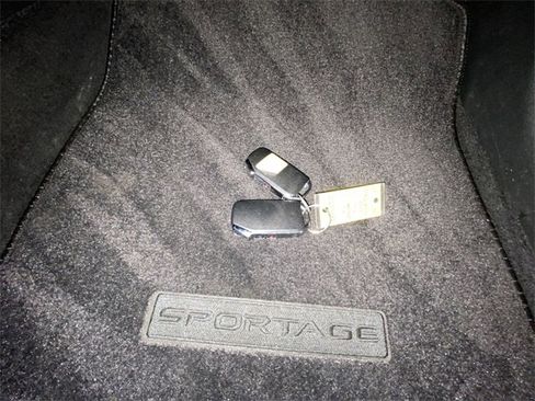 Used 2024 Kia Sportage EX image 29