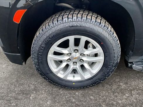 Used 2024 Chevrolet Suburban LT image 9