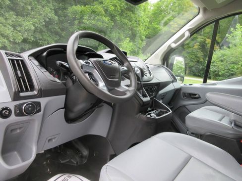 Used 2018 Ford Transit 250 130 Low Roof RWD image 33