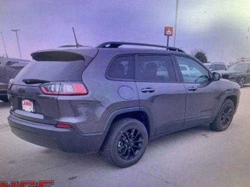 Used 2023 Jeep Cherokee Altitude Lux image 3