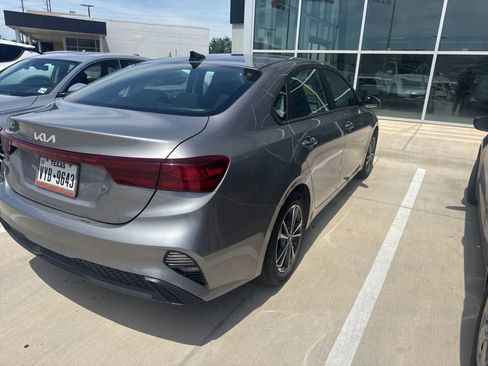 Certified 2022 Kia Forte LXS FWD image 6