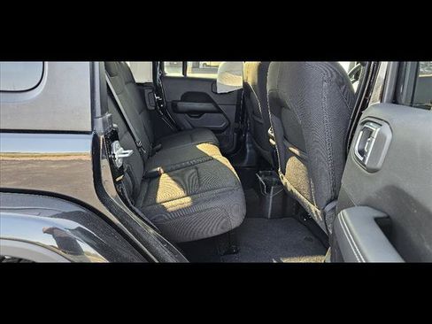 Used 2023 Jeep Wrangler Sahara image 11