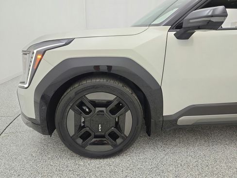 Used 2024 Kia EV9 GT-Line AWD/4WD image 17