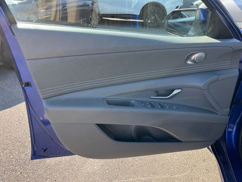 Used 2025 Hyundai Elantra SEL FWD image 18