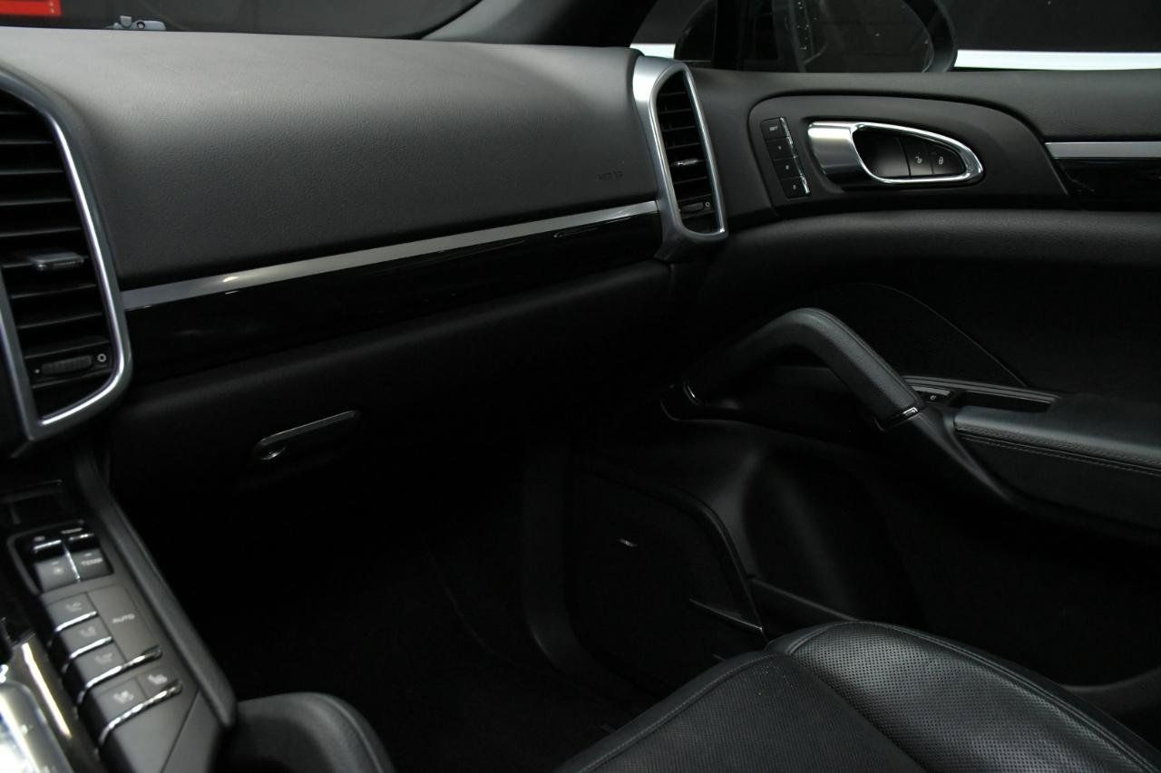 Used 2014 Porsche Cayenne S w/ Comfort Plus Package AWD/4WD image 27