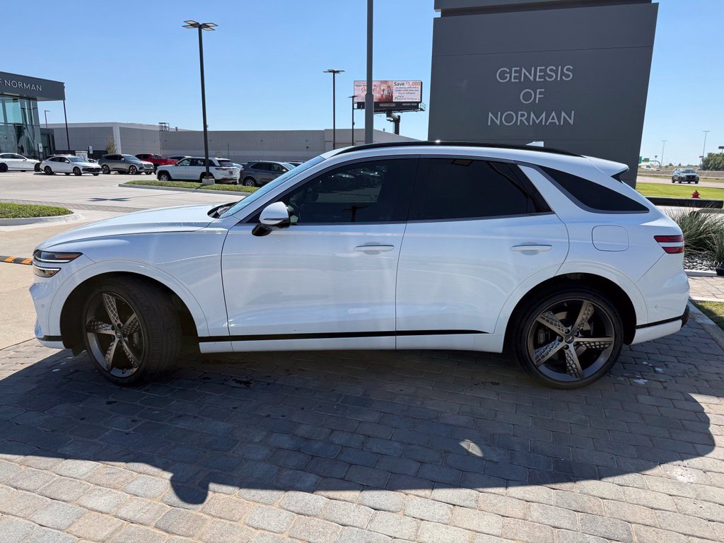 Used 2024 Genesis GV70 3.5T Sport w/ Sport Advanced Package AWD/4WD image 2